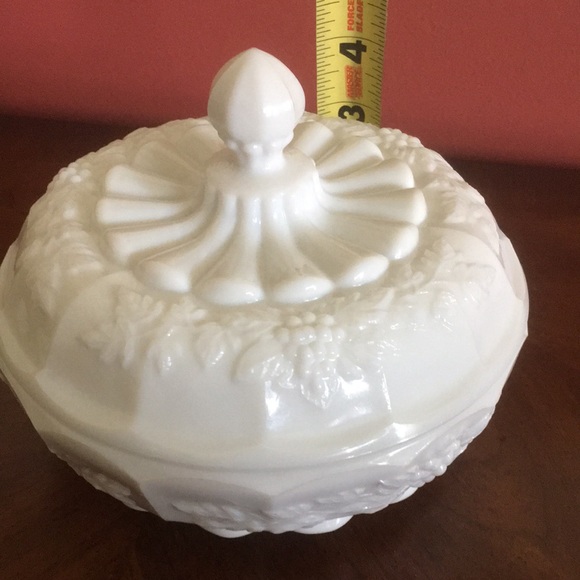 Vintage Westmoreland Grape Milk Large Glass Candy Dish With Lid Signed - Picture 14 of 16